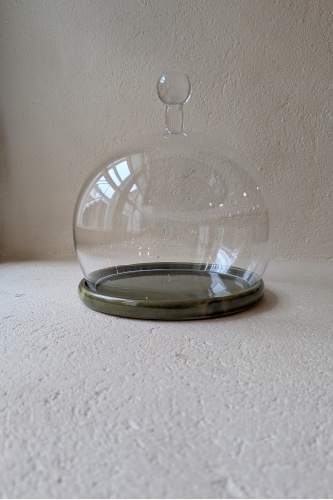 Juustualus klaaskupliga, L