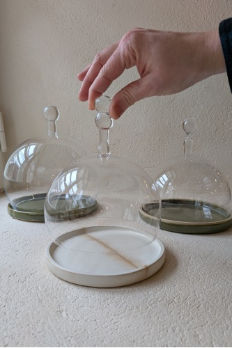 Juustualus klaaskupliga, S