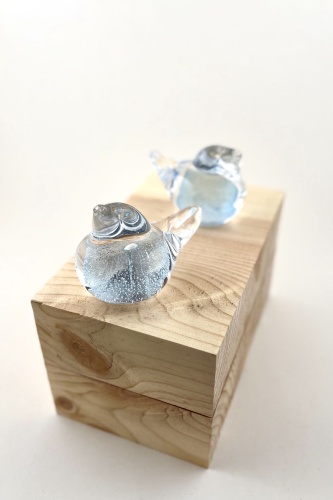 Klaasist lind, helesinine